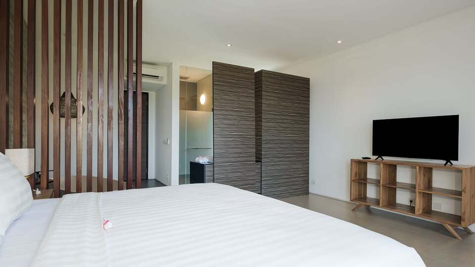 5 Star Swan Villa R – Boho Garden Escape