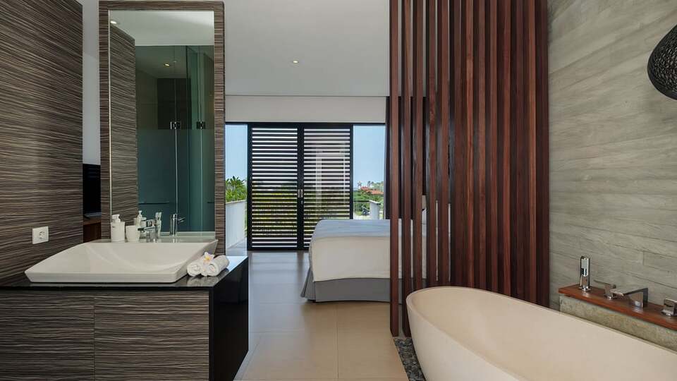 5 Star Swan Villa R – Boho Garden Escape
