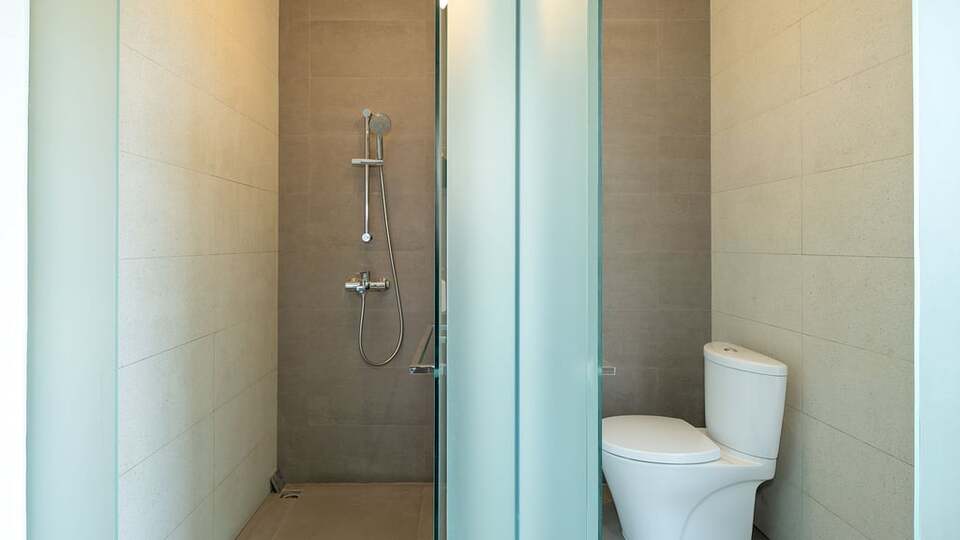 5 Star Swan Villa R – Boho Garden Escape