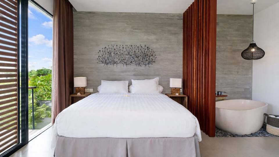 5 Star Swan Villa R – Boho Garden Escape