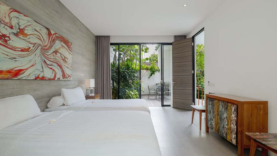 5 Star Swan Villa R – Boho Garden Escape