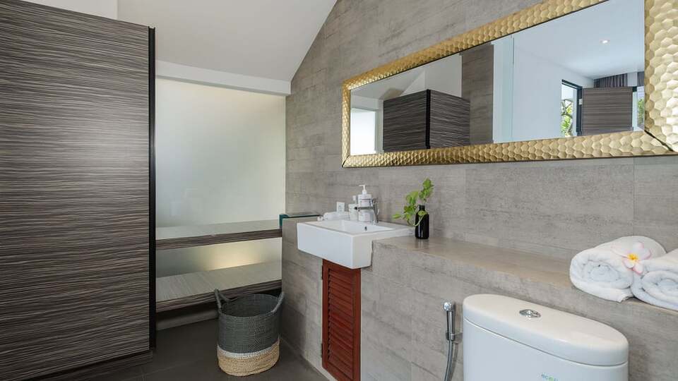 5 Star Swan Villa R – Boho Garden Escape