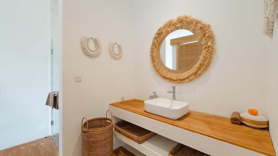 5 Star Villa Madissa – Modern Berawa Hideaway
