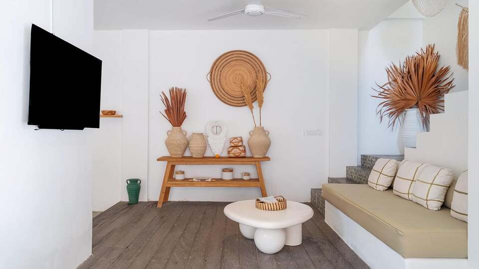 5 Star Villa Madissa – Modern Berawa Hideaway