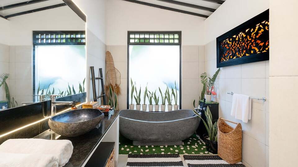5 Star Villa Lepak by the River – Riverside Ubud Retreat