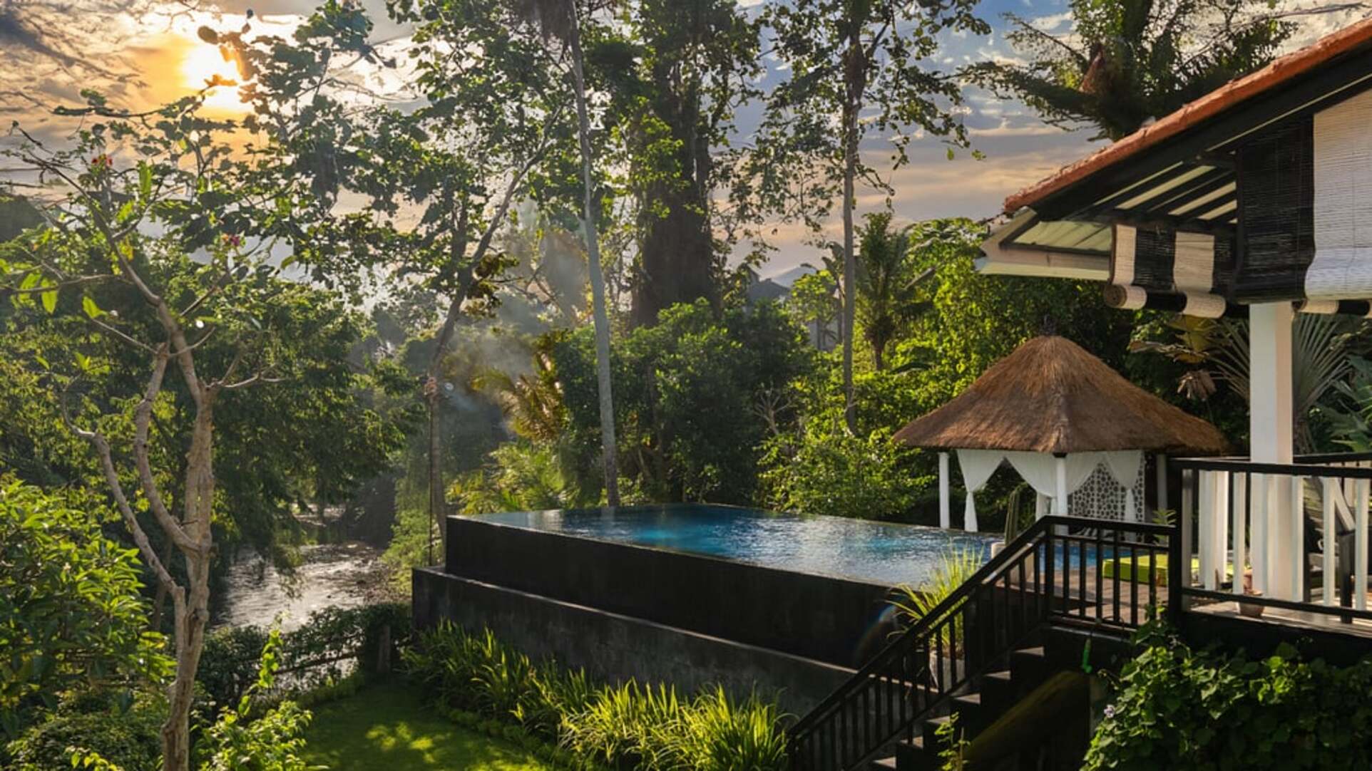 5 Star Villa Lepak by the River – Riverside Ubud Retreat