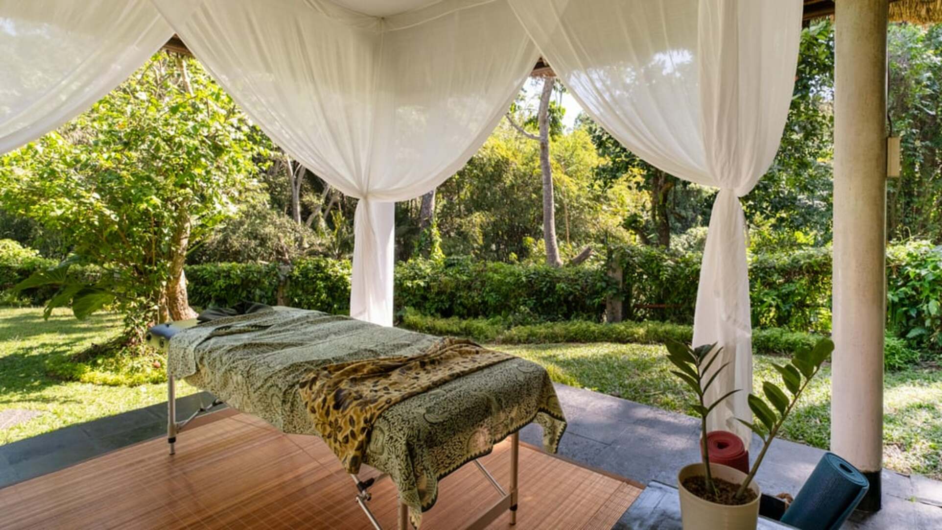 5 Star Villa Lepak by the River – Riverside Ubud Retreat
