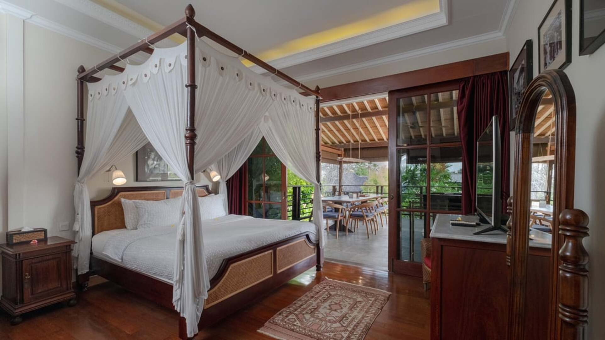 5 Star NicoNico Mansion – Eclectic Seminyak Mansion