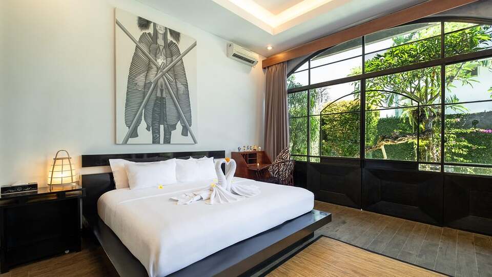 5 Star NicoNico Mansion – Eclectic Seminyak Mansion