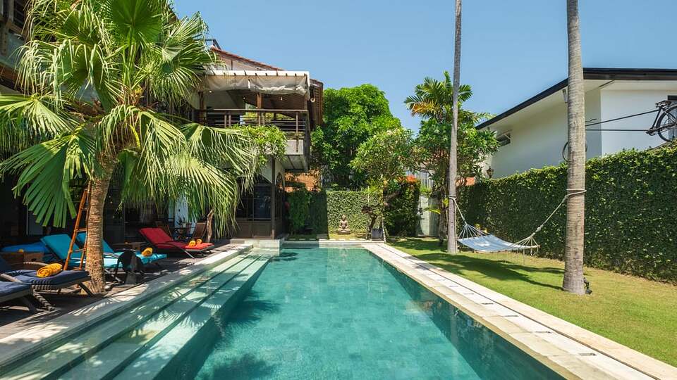 5 Star NicoNico Mansion – Eclectic Seminyak Mansion