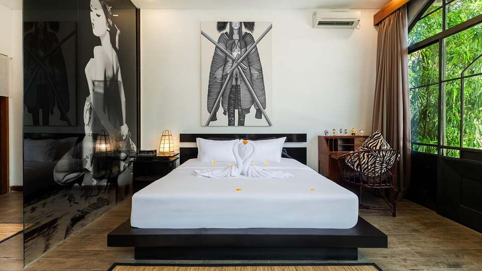 5 Star NicoNico Mansion – Eclectic Seminyak Mansion