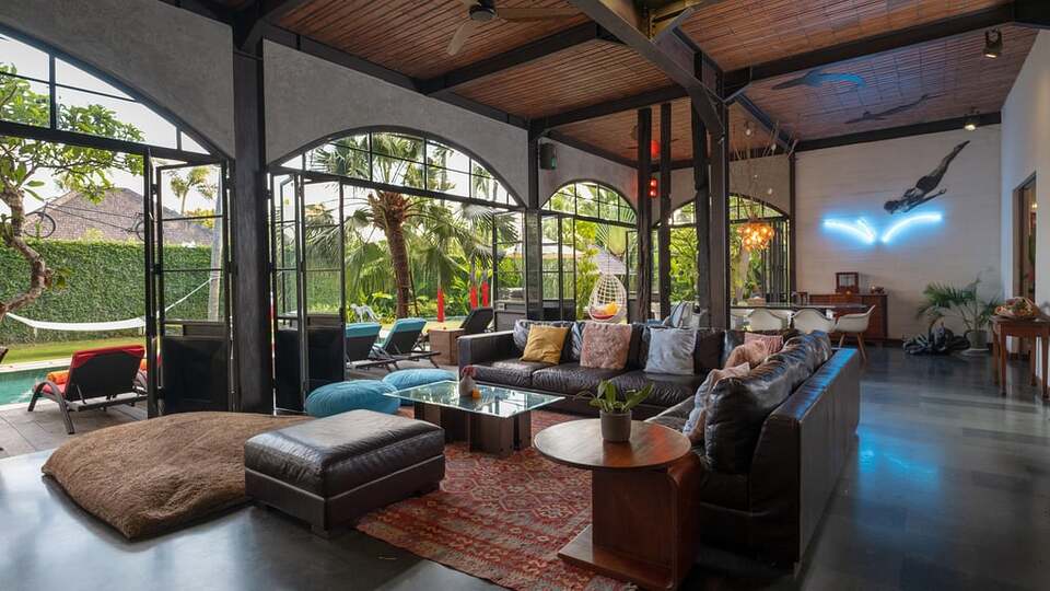 5 Star NicoNico Mansion – Eclectic Seminyak Mansion