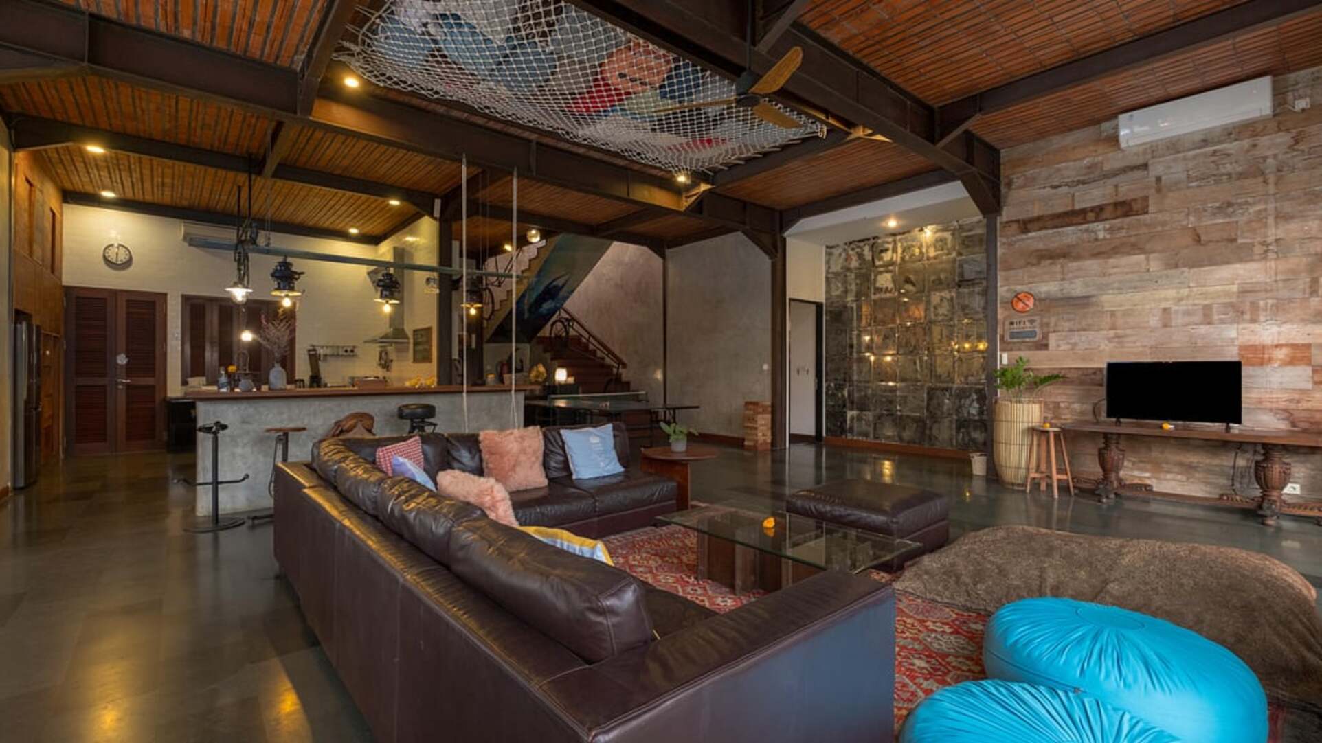 5 Star NicoNico Mansion – Eclectic Seminyak Mansion