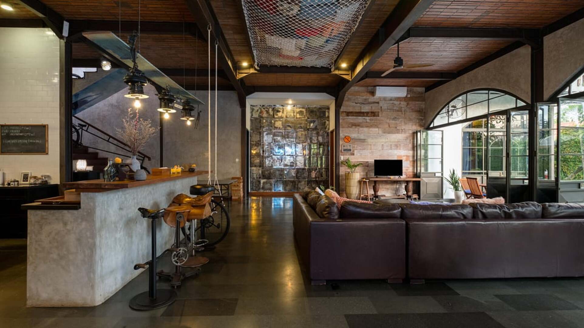5 Star NicoNico Mansion – Eclectic Seminyak Mansion