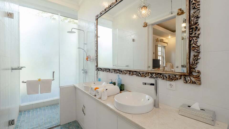 5 Star NicoNico Mansion – Eclectic Seminyak Mansion