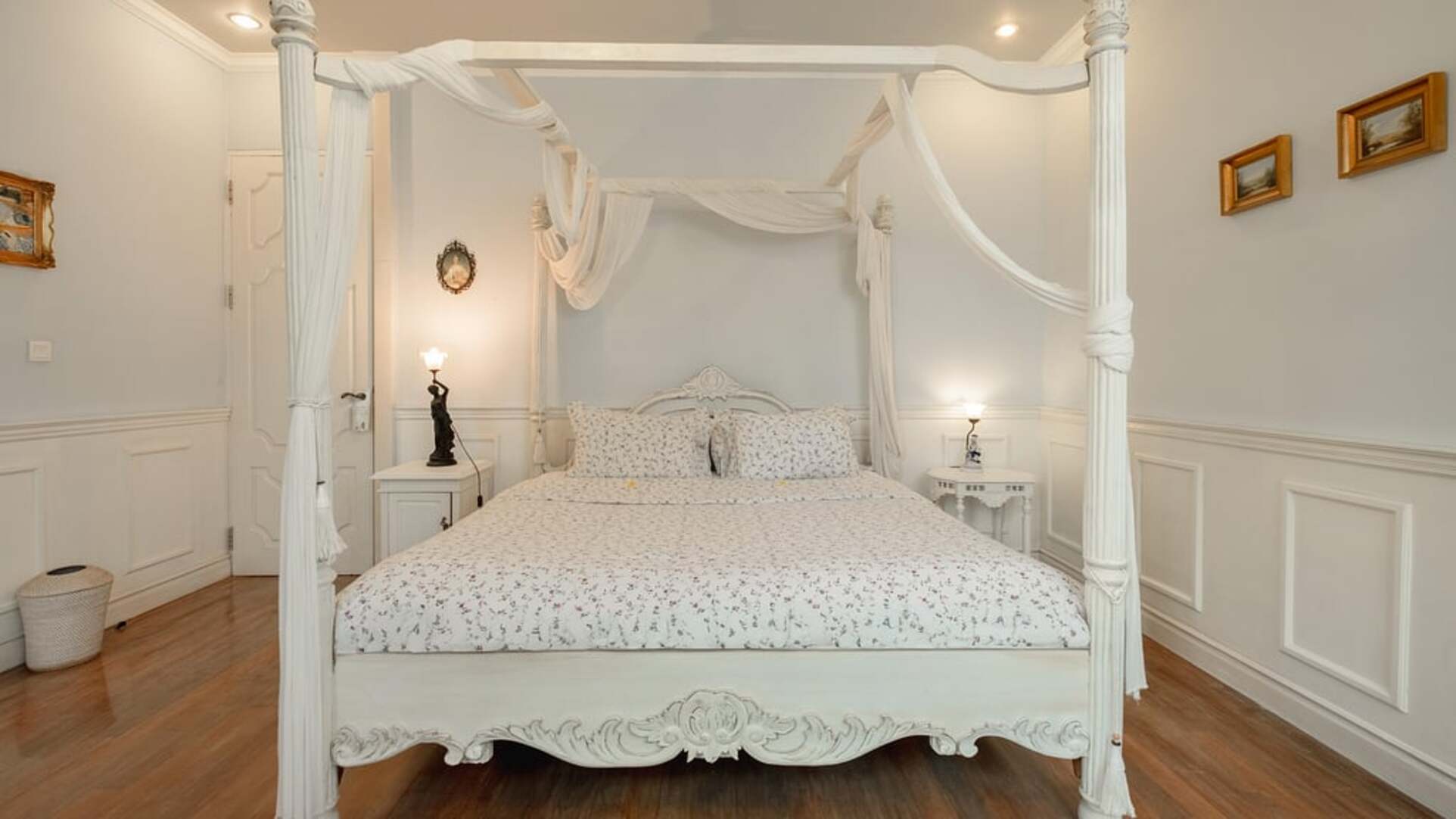5 Star NicoNico Mansion – Eclectic Seminyak Mansion