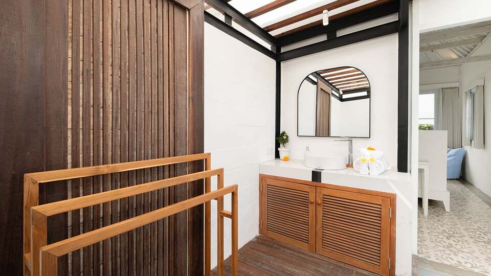 5 Star NicoNico Mansion – Eclectic Seminyak Mansion