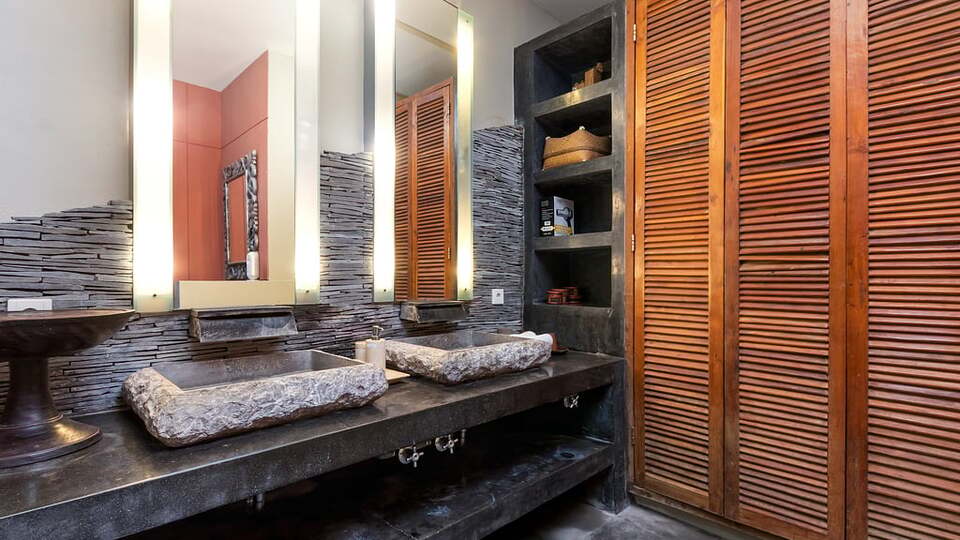 5 Star Alarte Estate – Elegant Seminyak Escape