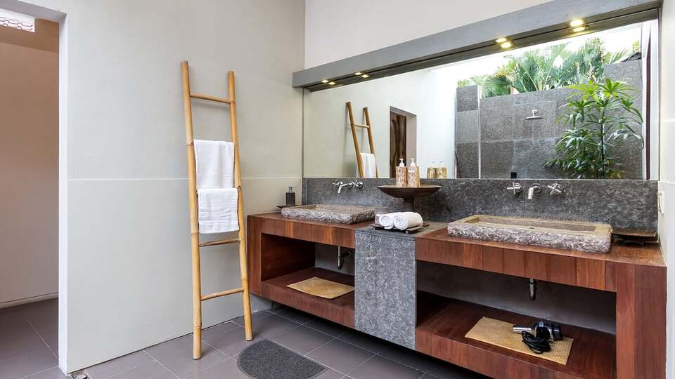 5 Star Alarte Estate – Elegant Seminyak Escape