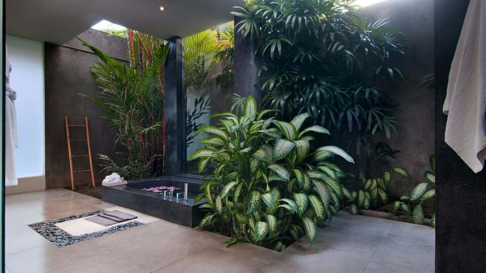 5 Star Alice Estate – Serene Seminyak Estate