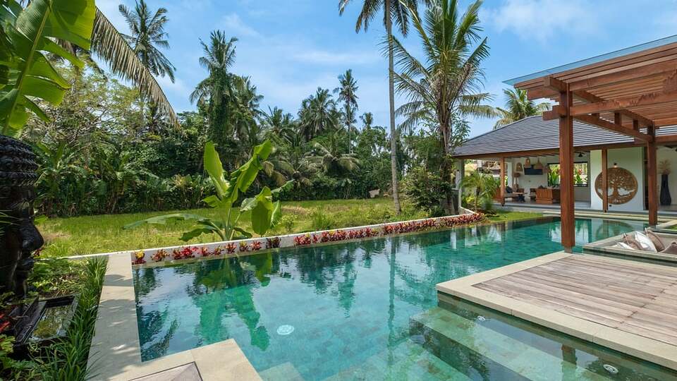 5 Star Villa Suka Sawah – Ricefield Serenity