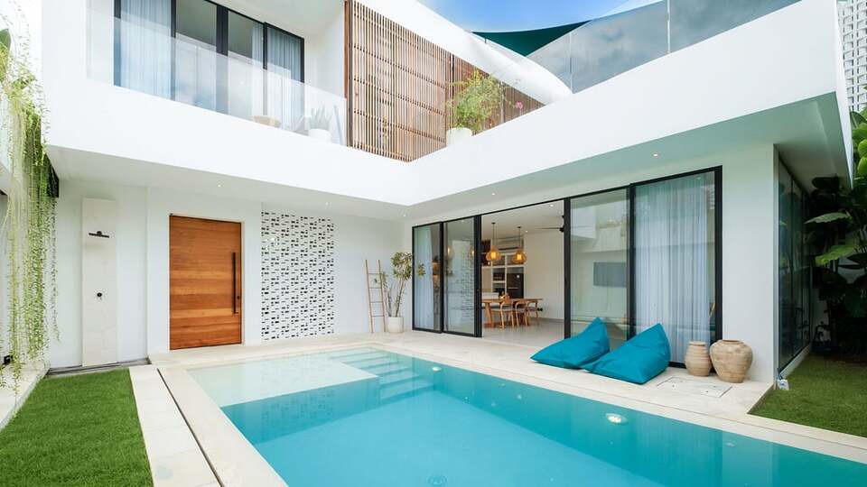 5 Star Villa Loona Palm Villa 2 - Contemporary Tropical Escape