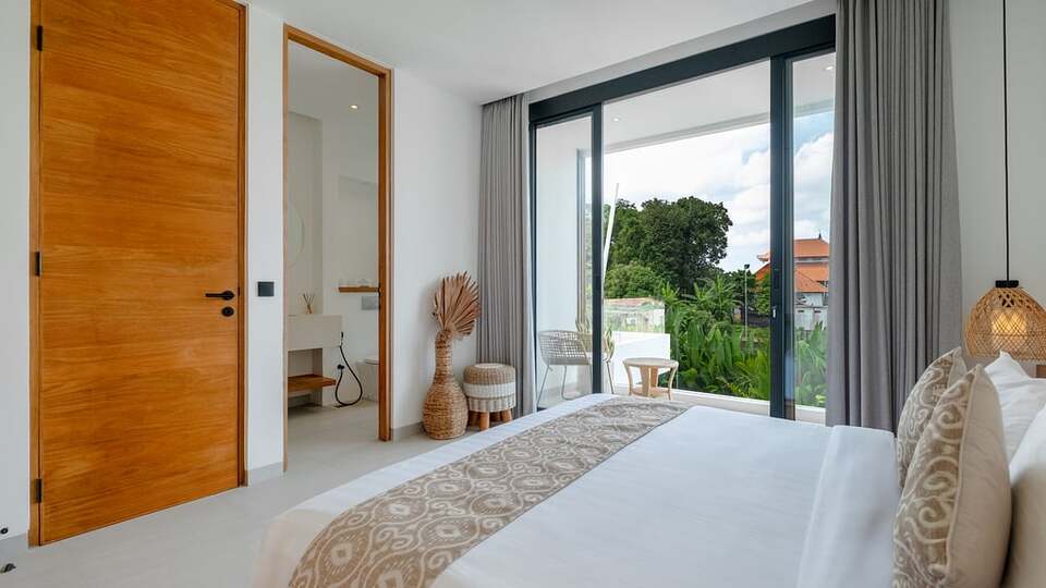 5 Star Villa Loona Palm Villa 2 - Contemporary Tropical Escape