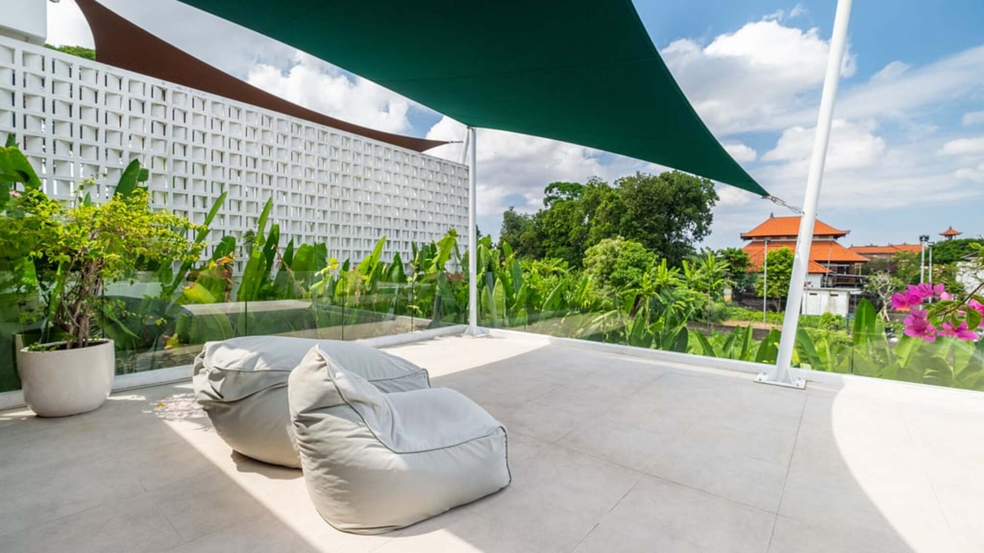 5 Star Villa Loona Palm Villa 2 - Contemporary Tropical Escape