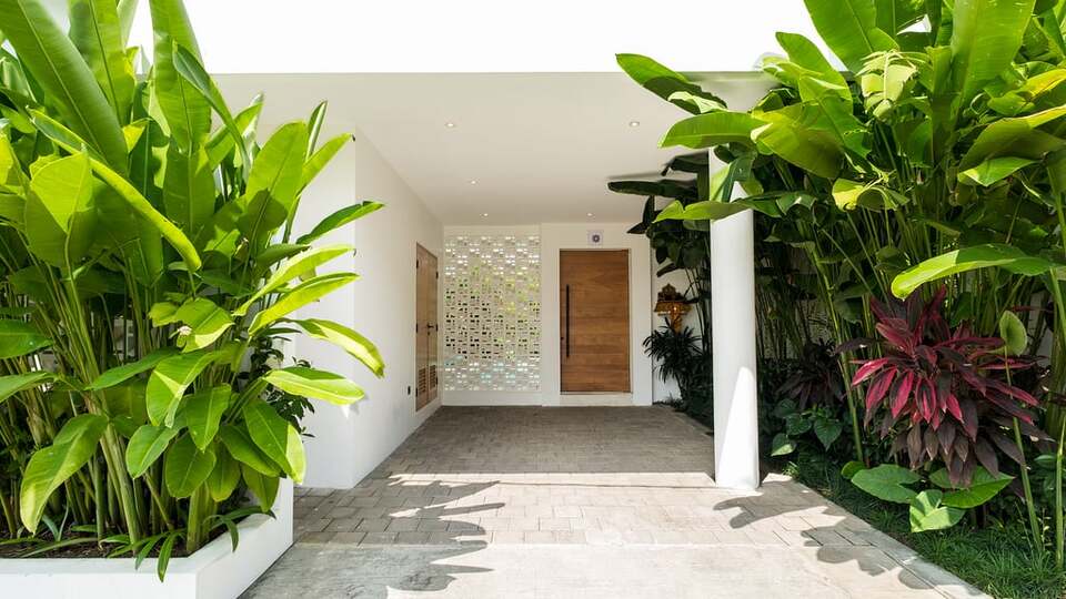 5 Star Villa Loona Palm Villa 2 - Contemporary Tropical Escape