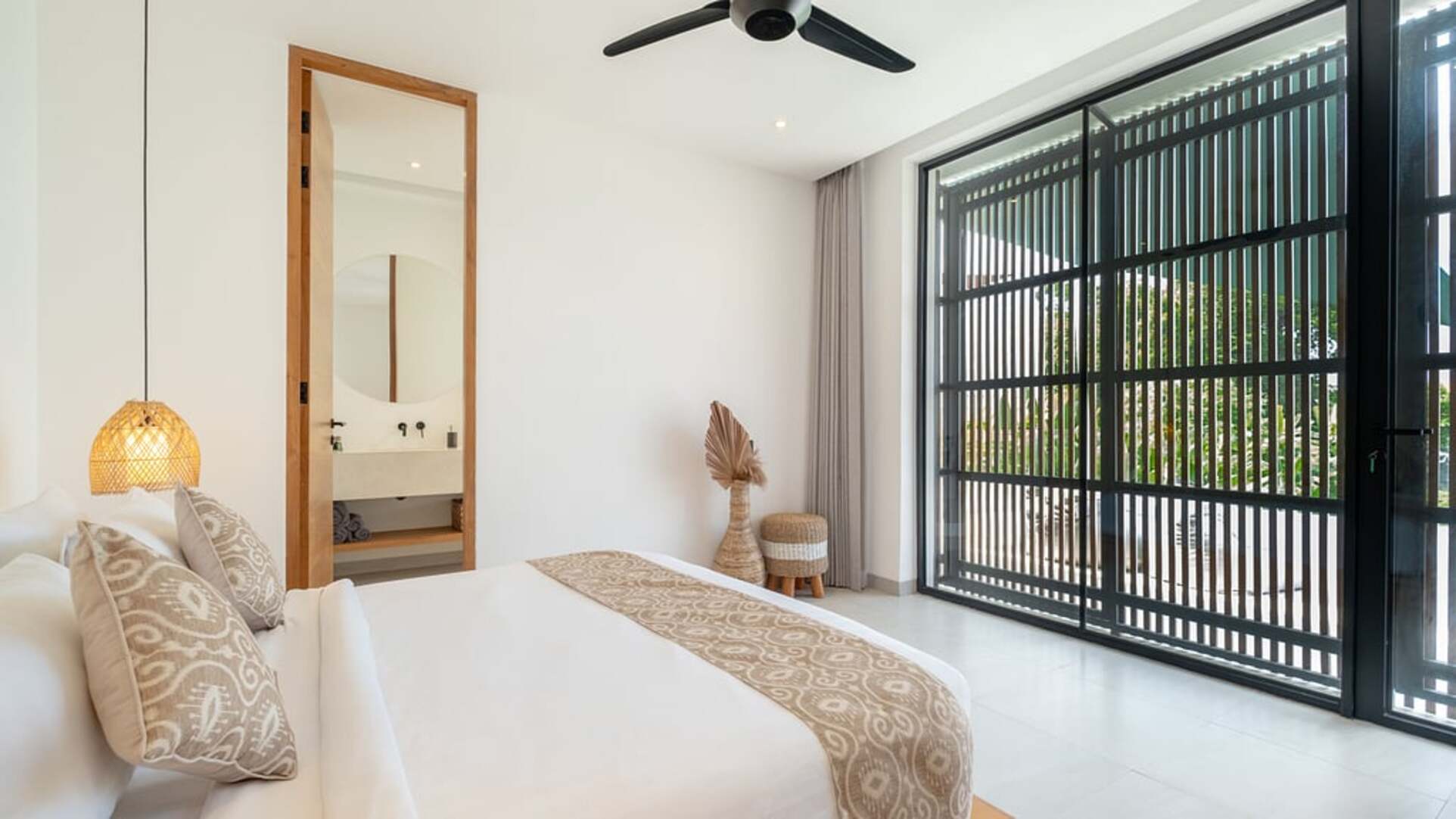 5 Star Villa Loona Palm Villa 2 - Contemporary Tropical Escape