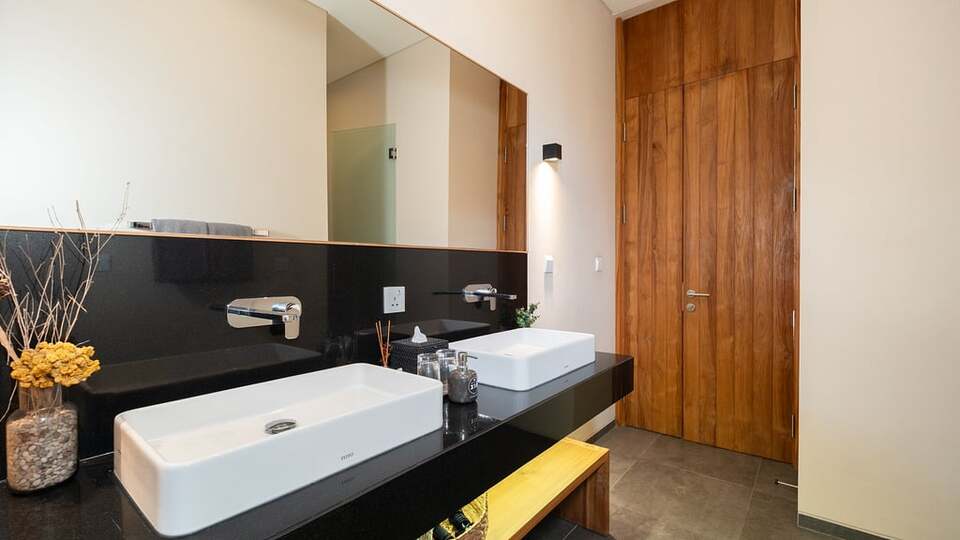 5 Star M Villa 318 Canggu - Tropical Elegance