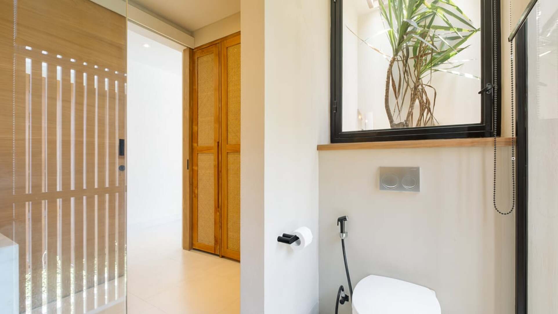 5 Star Loona Palm Seseh 1 - Contemporary Coastal Retreat
