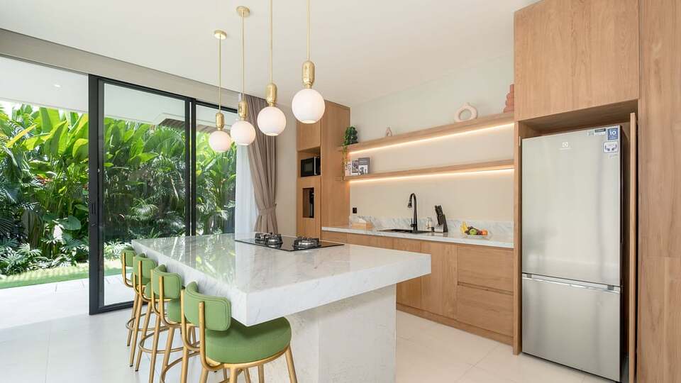 5 Star Loona Palm Seseh 1 - Contemporary Coastal Retreat