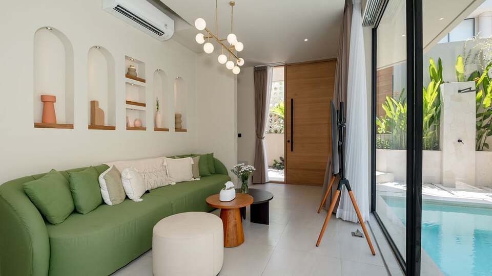 5 Star Loona Palm Seseh 1 - Contemporary Coastal Retreat