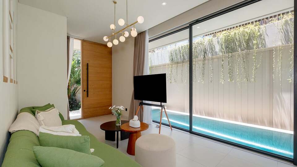 5 Star Loona Palm Seseh 1 - Contemporary Coastal Retreat