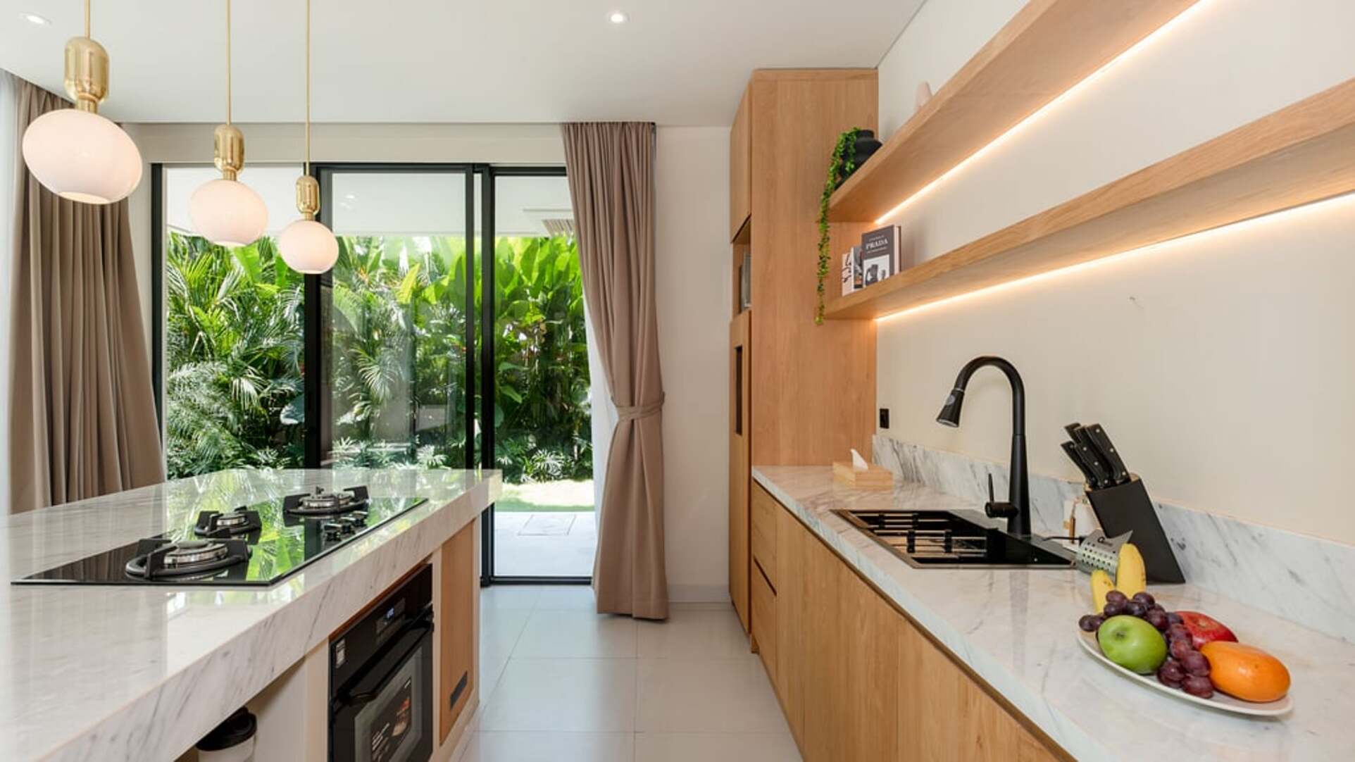 5 Star Loona Palm Seseh 1 - Contemporary Coastal Retreat
