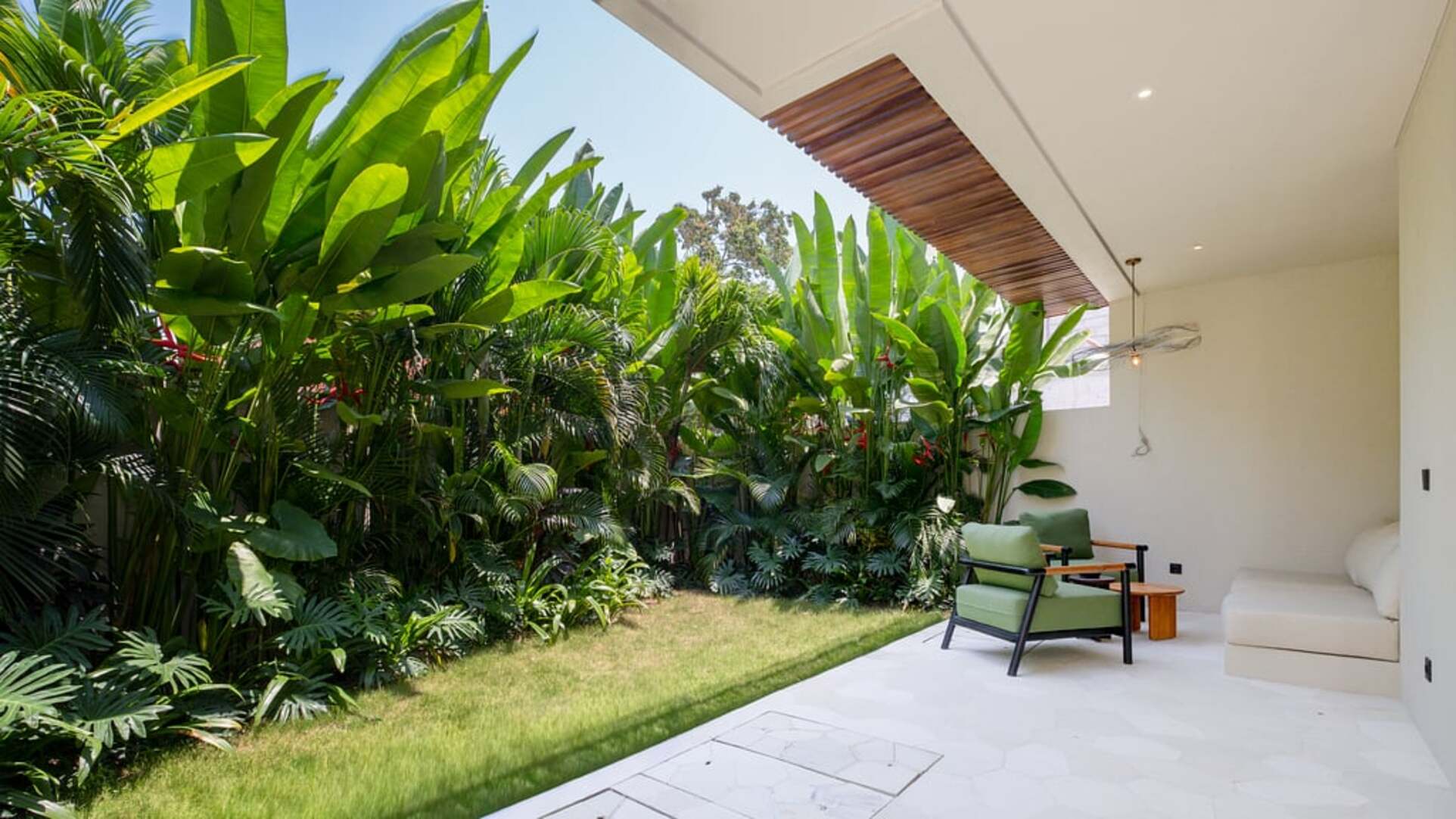 5 Star Loona Palm Seseh 1 - Contemporary Coastal Retreat