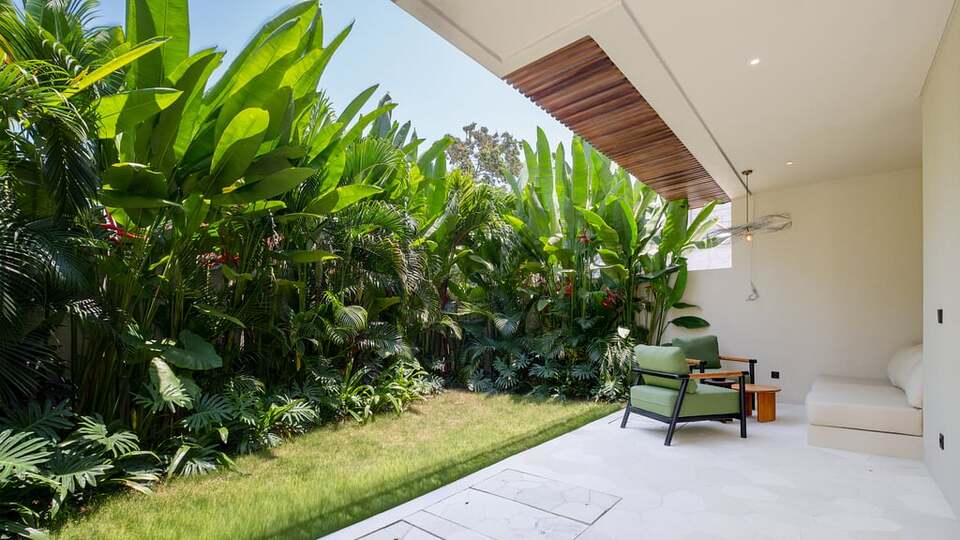 5 Star Loona Palm Seseh 1 - Contemporary Coastal Retreat