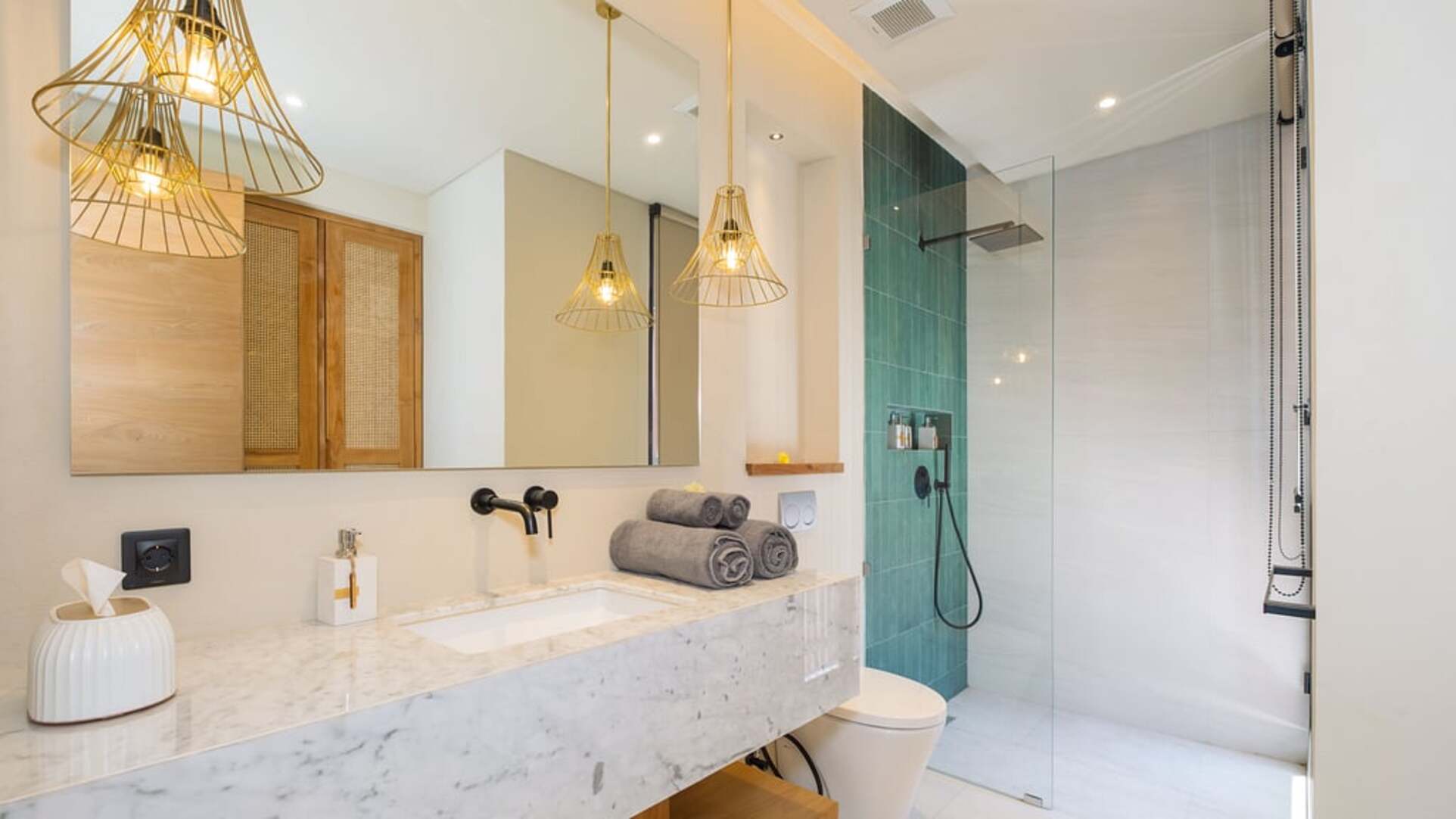 5 Star Loona Palm Seseh Estate - Modern Coastal Serenity
