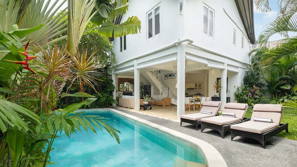 5 Star Villa Merta Sari 8 - Seminyak Serenity