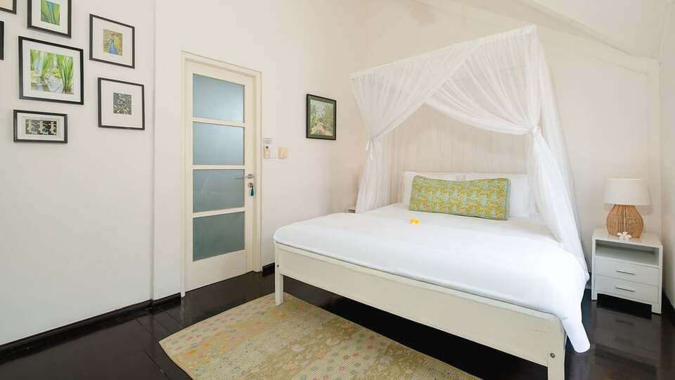 5 Star Villa Merta Sari 8 - Seminyak Serenity