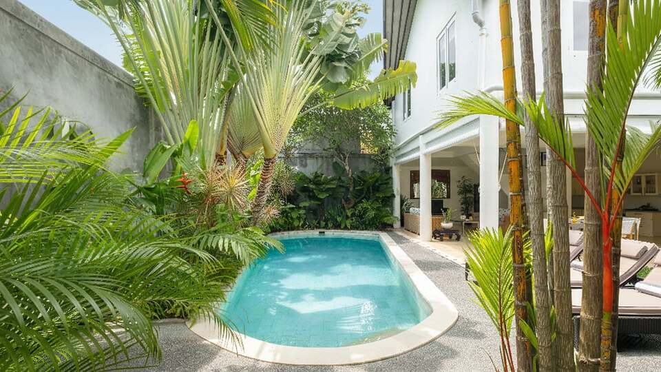 5 Star Villa Merta Sari 8 - Seminyak Serenity