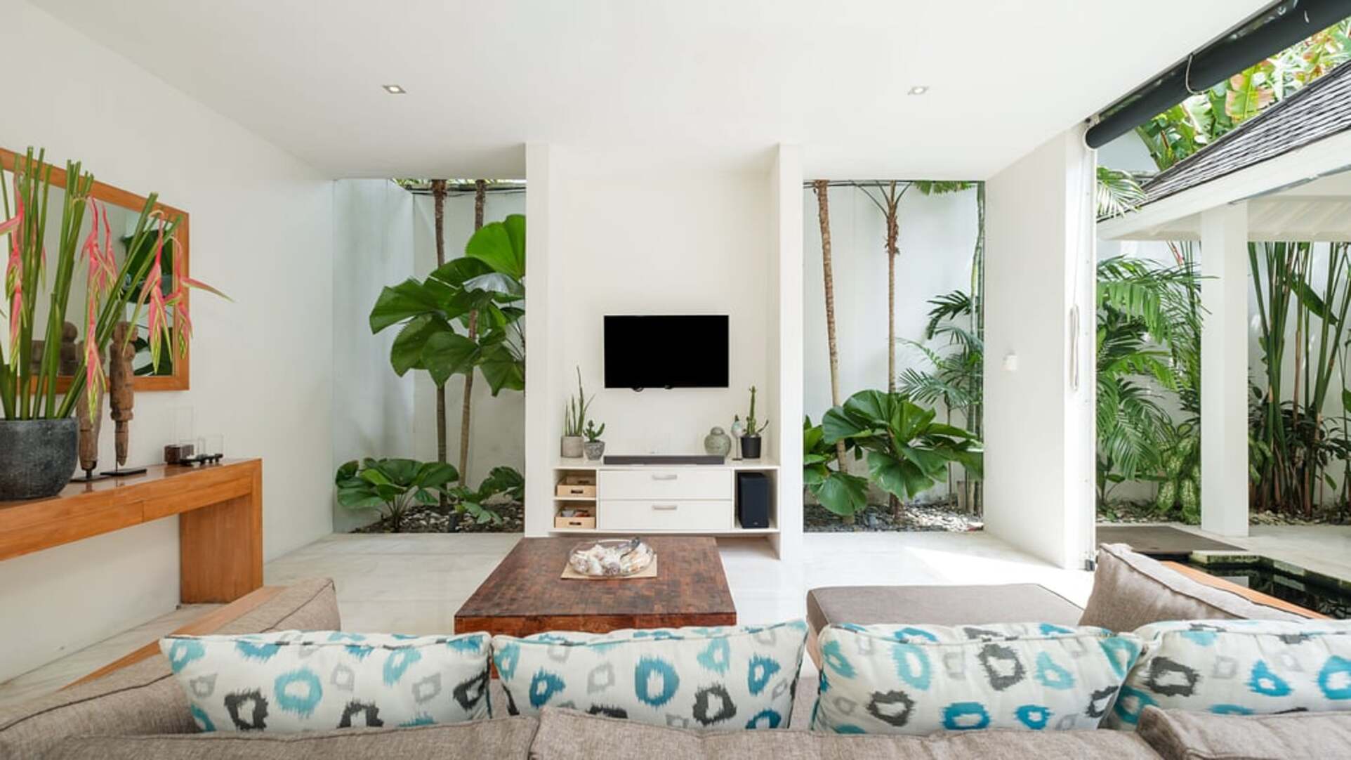 5 Star Villa Merta Sari 10 - Tropical Seminyak Retreat