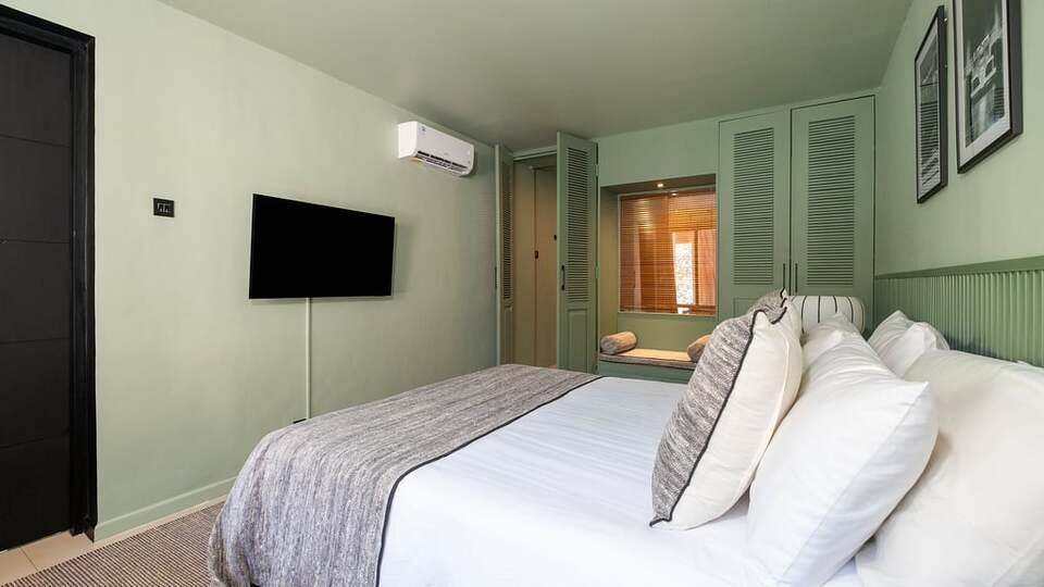 5 Star Villa Dreamora - Contemporary Kerobokan Escape