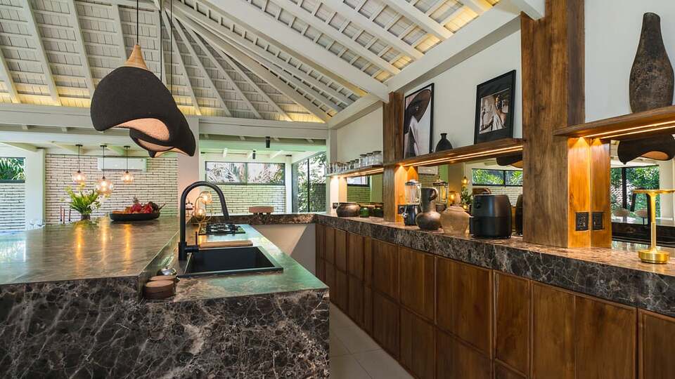 5 Star Villa Dreamora - Contemporary Kerobokan Escape