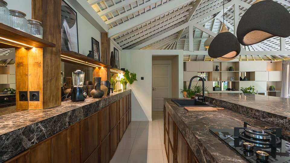 5 Star Villa Dreamora - Contemporary Kerobokan Escape