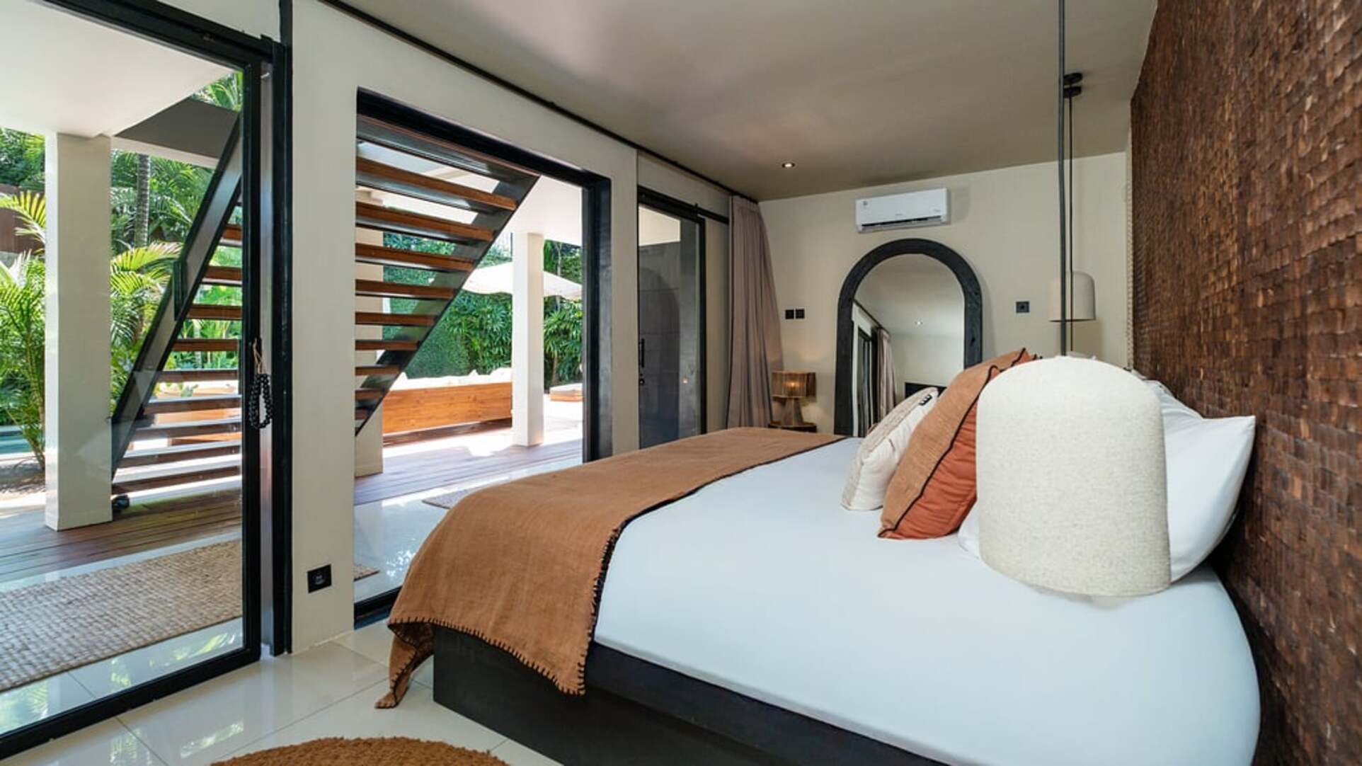 5 Star Villa Dreamora - Contemporary Kerobokan Escape