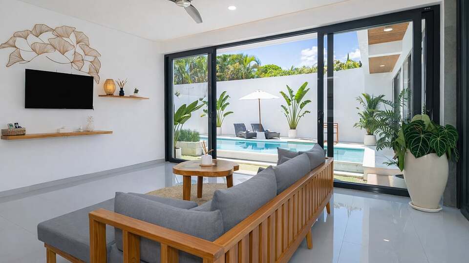 5 Star Villa Cansavina - Modern Seminyak Serenity