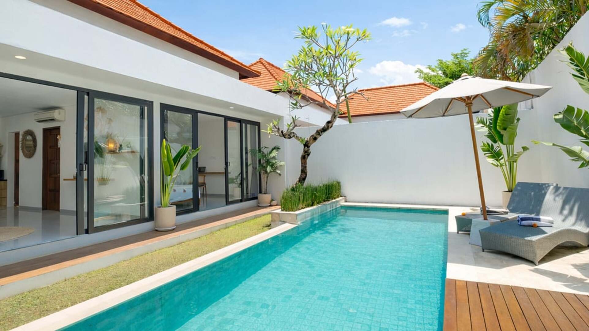 5 Star Villa Cansavina - Modern Seminyak Serenity