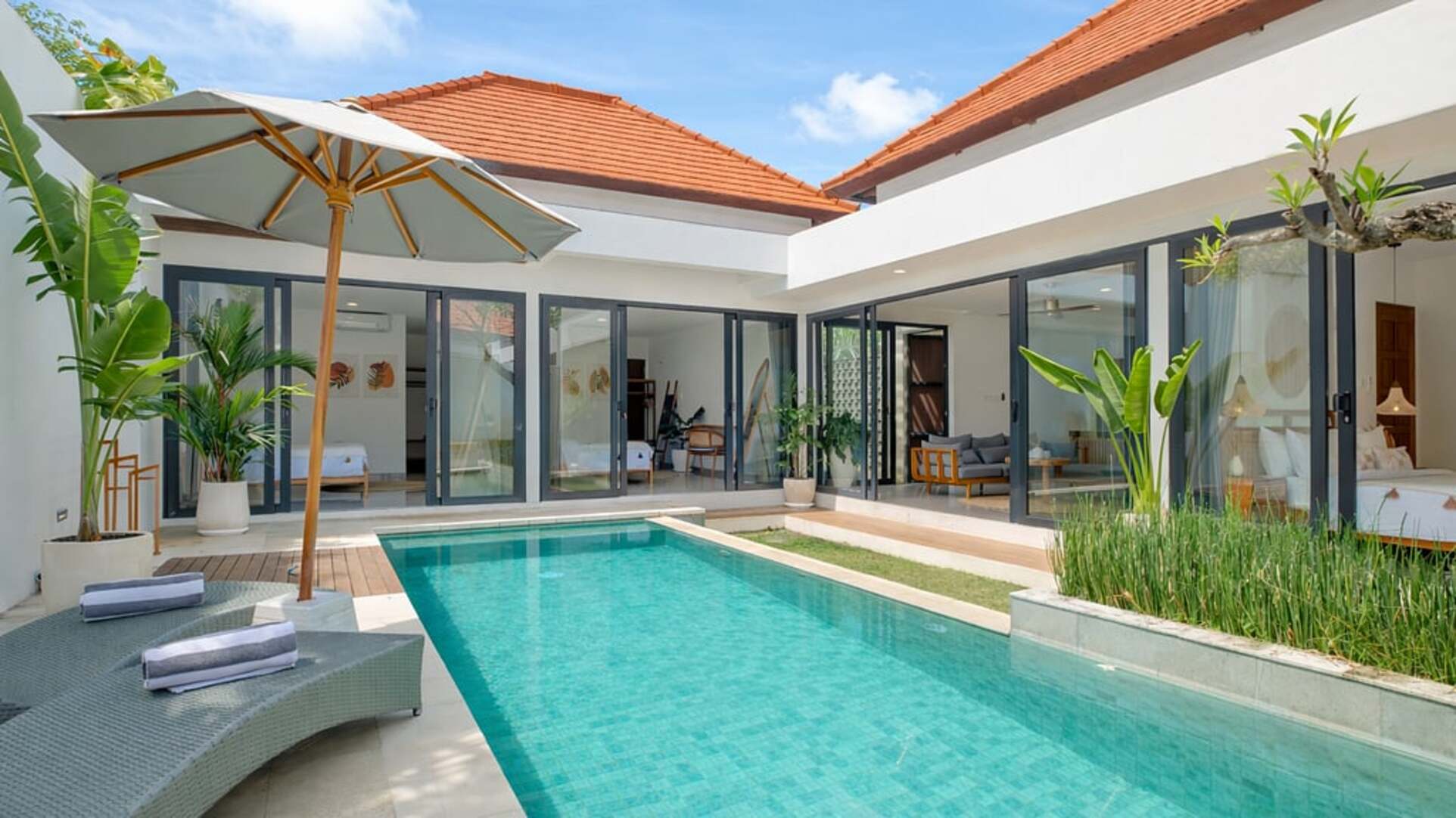 5 Star Villa Cansavina - Modern Seminyak Serenity